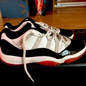 Air Jordan 11 Retro Low Concord Bred